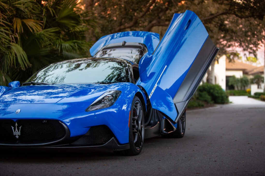 The 2022 Maserati MC20 front end