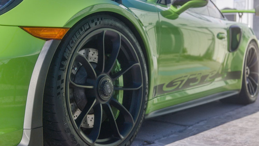 The Porsche GT3 RS in lizard green