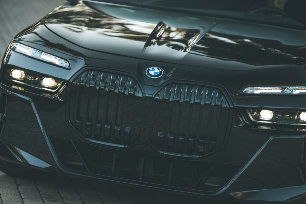 The 2024 BMW i7 xDrive60 grille