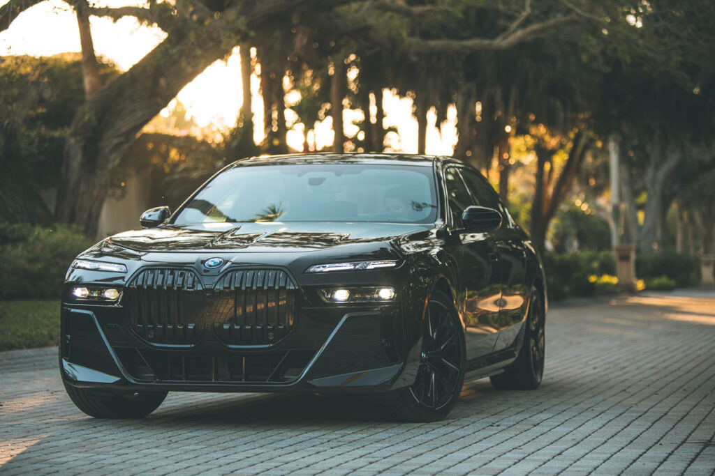 The 2024 BMW i7 xDrive60 front end