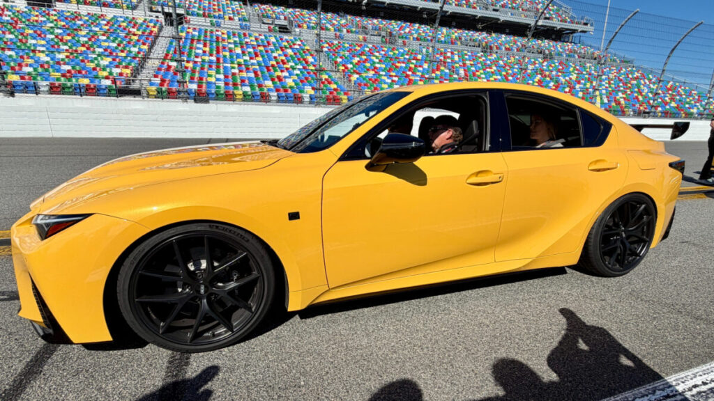 Lexus IS 500 hot laps