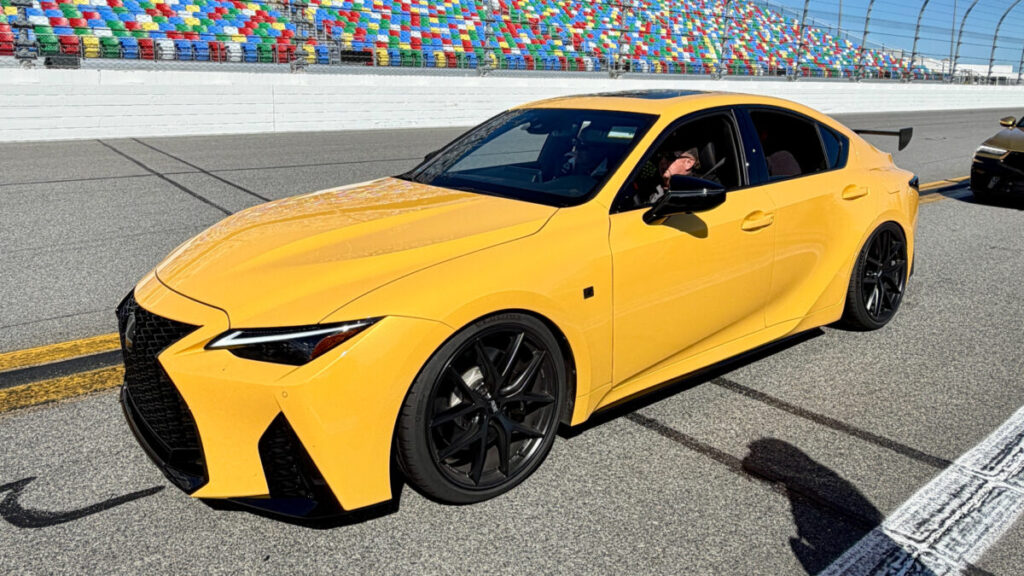 Lexus IS 500 hot laps