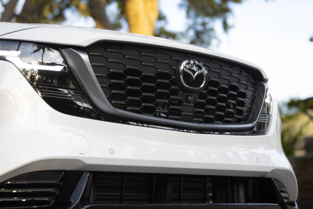 2026 Mazda CX-5 S Premium Plus front grille